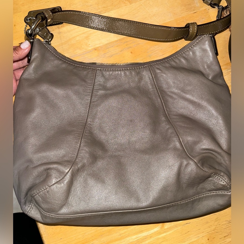 Coach Vintage Taupe Shoulder Bag With Patent Accents - Picture 3 of 10